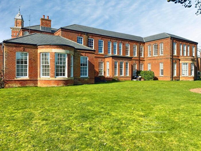 2 Bedroom Apartment For Sale In Whitecroft Park, Newport, Isle Of Wight, PO30