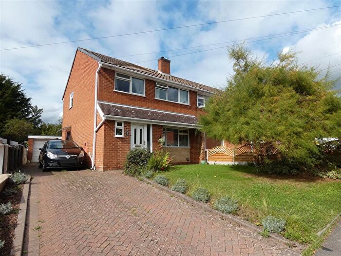 3 Bedroom Semi-detached House For Sale In Sandringham Avenue, Burton-On-Trent, DE15
