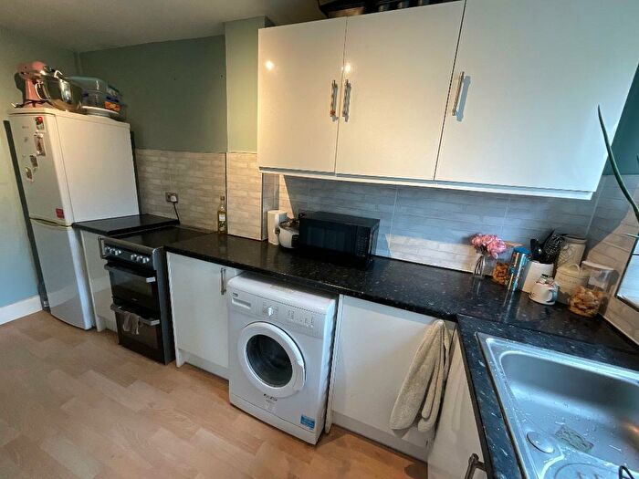 1 Bedroom End Of Terrace House For Sale In Fontwell Park Gardens, Hornchurch, Essex, RM12