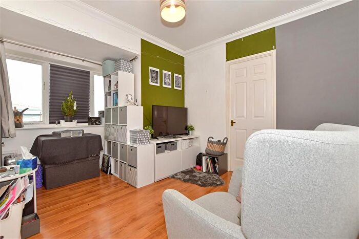 2 Bedroom Flat For Sale In Enterprise Road, Maidstone, Kent, ME15