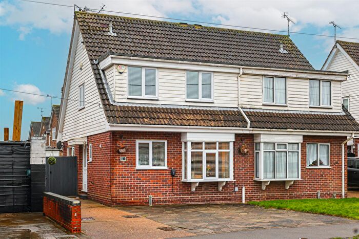 3 Bedroom Semi Detached House For Sale In Warwick Road, Rayleigh, SS6