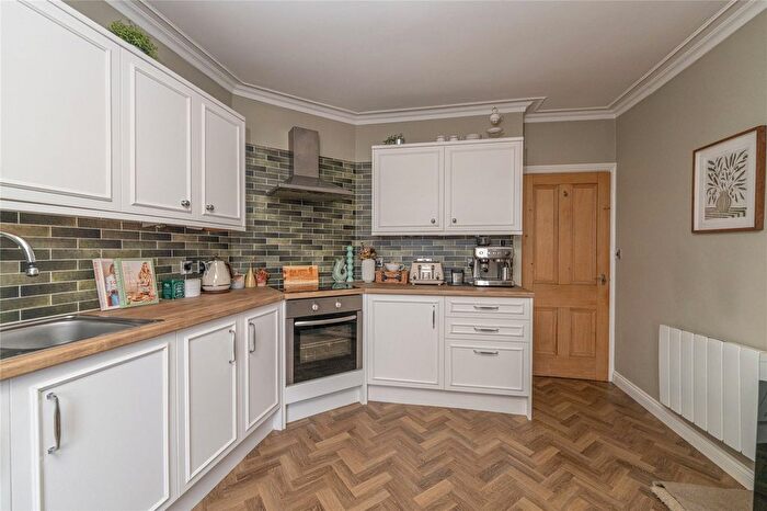 1 Bedroom Flat For Sale In Braid Crescent, Edinburgh, EH10