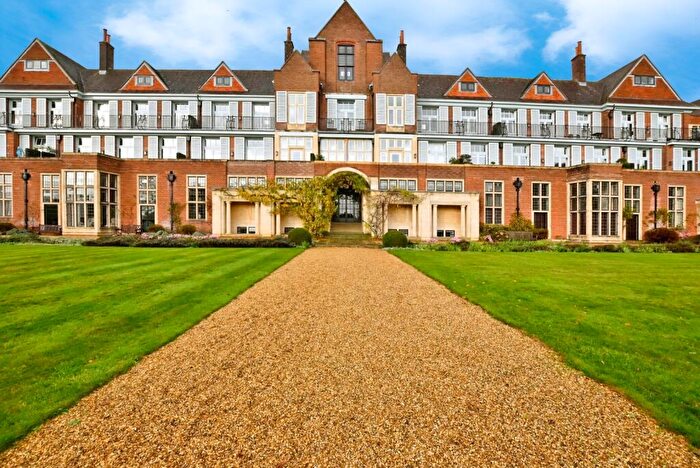 1 Bedroom Flat For Sale In Kings Drive, Midhurst, West Sussex, GU29