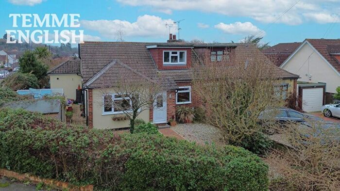 5 Bedroom Semi-Detached House For Sale In Waverley Crescent, Wickford, Essex, SS11