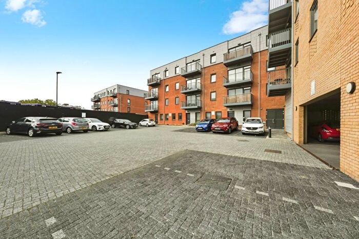 2 Bedroom Flat For Sale In Vauxhall Place, Dartford, Kent, DA1