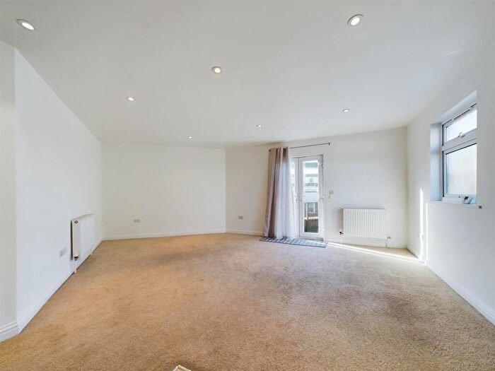 2 Bedroom Flat To Rent In Talbot Place, Knowle, BS4