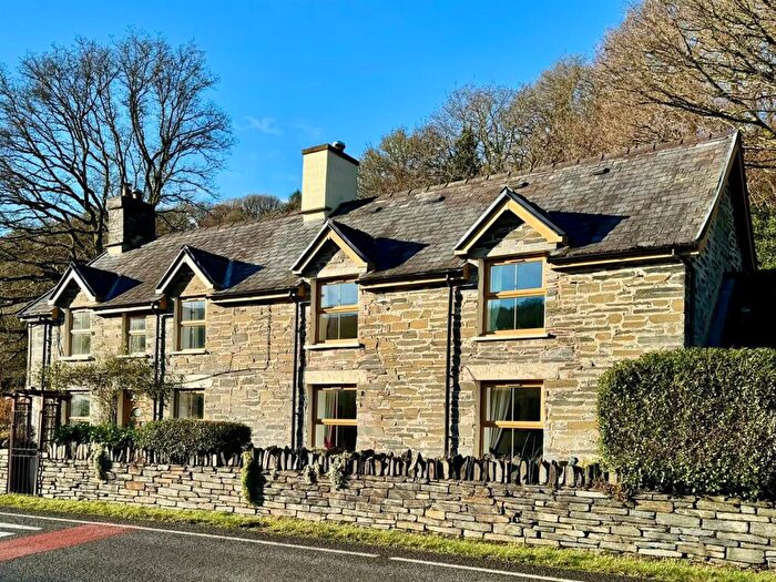 2 Bedroom Semi-Detached House For Sale In Dolwyddelan, LL25