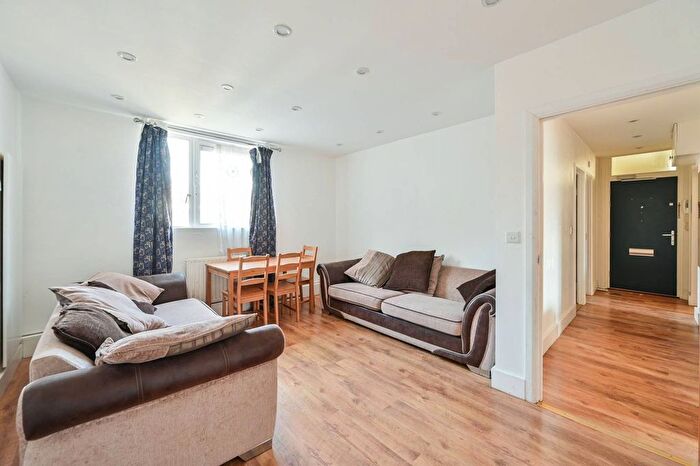 3 Bedroom Flat To Rent In Avondale Square, South Bermondsey, London, SE1