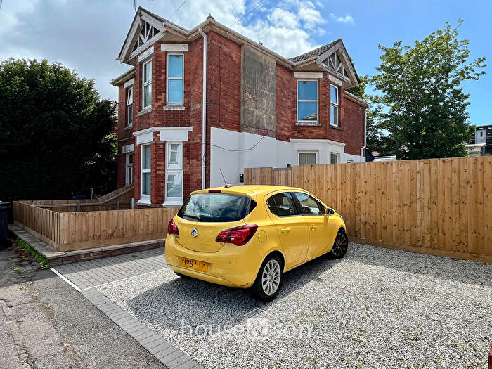 3 Bedroom Flat To Rent In Belvedere Road, Charminster, BH3