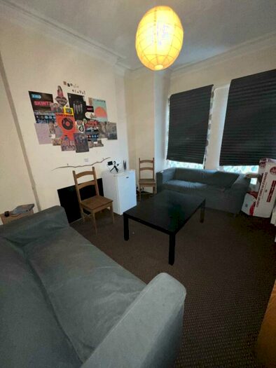 5 Bedroom Semi-Detached House To Rent In Beech Grove, Fallowfield, M14