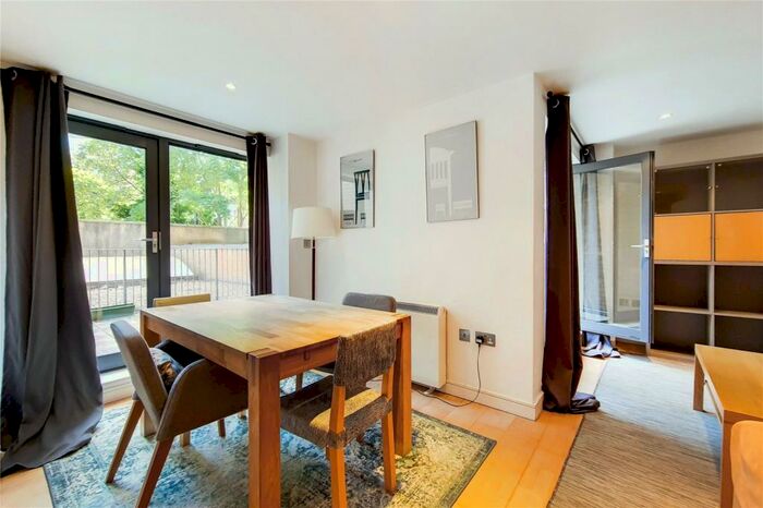 3 Bedroom Flat To Rent In William Road, Euston, London, NW1
