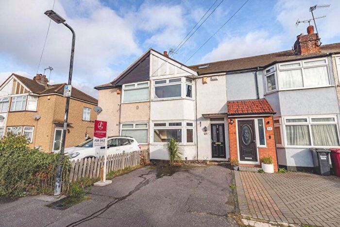 2 Bedroom Semi-Detached House For Sale In Salt Hill Way, Slough, SL1