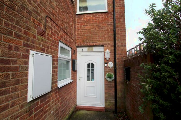 2 Bedroom Apartment To Rent In Stones Mount, Cottingham, HU16
