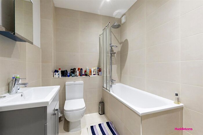 3 Bedroom Flat To Rent In Chalton Street, London, NW1