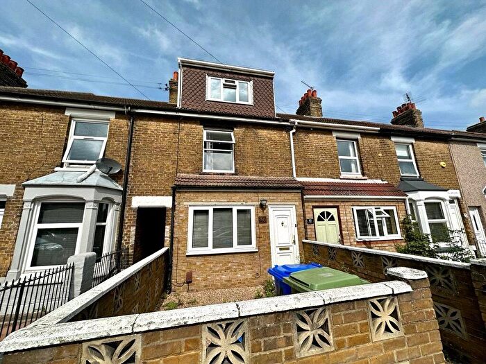 1 Bedroom Terraced House To Rent In Tonge Road, Sittingbourne, Kent, ME10