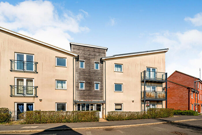 1 Bedroom Flat To Rent In The Warren, Aylesbury, HP18