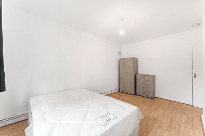 3 Bedroom Flat To Rent In Queensbridge Road, Haggerston, London, E2