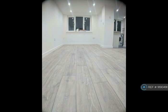 Studio To Rent In Bletchley, Milton Keynes, MK3