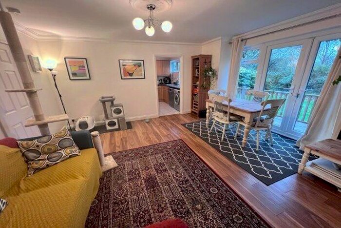 2 Bedroom Flat To Rent In Allison Road, Bristol, BS4