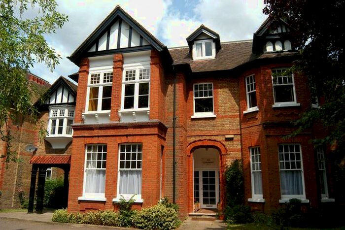 2 Bedroom Flat To Rent In Upper Richmond Road, Putney, London, SW15