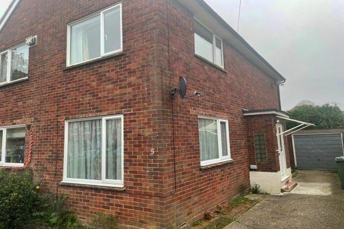 2 Bedroom Maisonette To Rent In Rayleigh Road, Basingstoke RG21