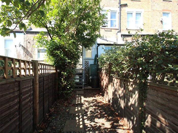 1 Bedroom Flat To Rent In Schubert Road, Putney, London, SW15