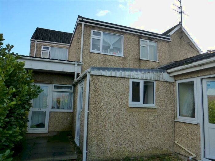 Flat To Rent In Whitworth Road, Swindon, SN25