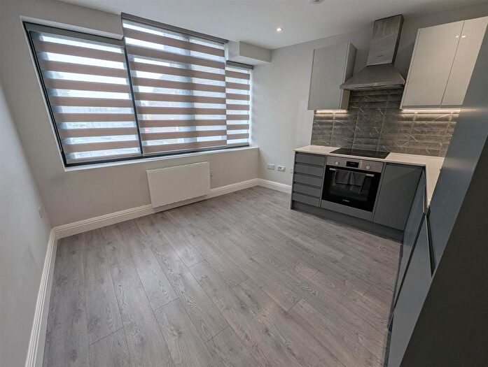 1 Bedroom Flat To Rent In Flat Francis House, - Barking Road, London, E13