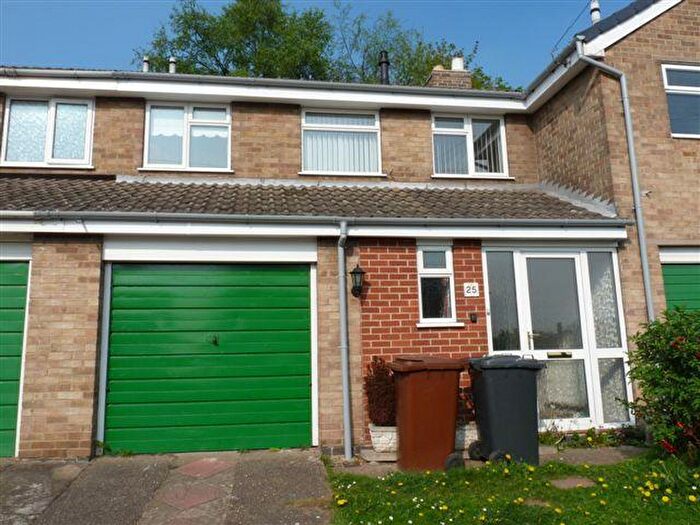 3 Bedroom Semi-Detached House To Rent In Arnold Close, Castle Gresley, Swadlincote, DE11