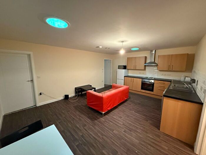 3 Bedroom Flat To Rent In Broad Lane, Huddersfield, HD5