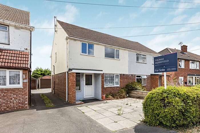 3 Bedroom Semi-Detached House For Sale In Almond Avenue, Kidlington, OX5
