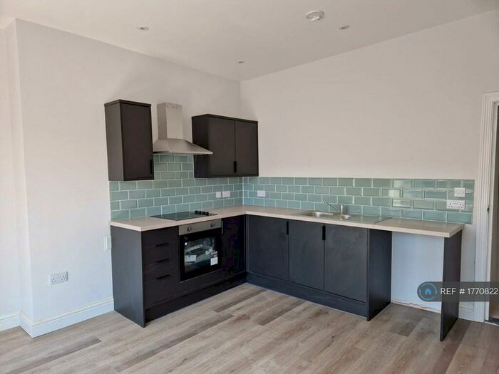 1 Bedroom Flat To Rent In Undercliff Road West, Felixstowe, IP11