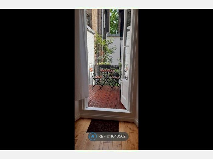Studio To Rent In Pembridge Road, London, W11