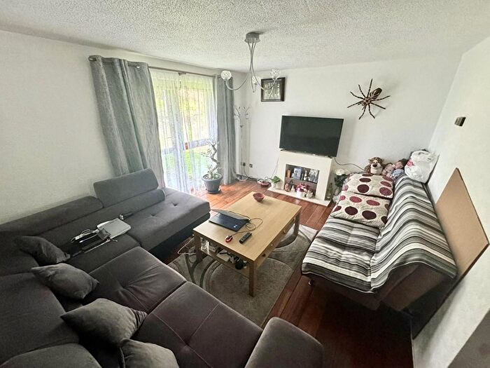 1 Bedroom Flat To Rent In Mountbatten Close, West Bromwich, B70