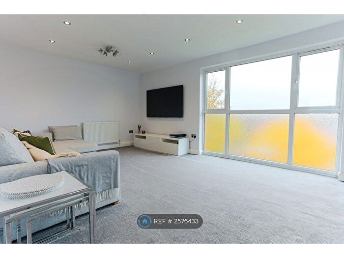 2 Bedroom Flat To Rent In Linden Lea, Watford, WD25