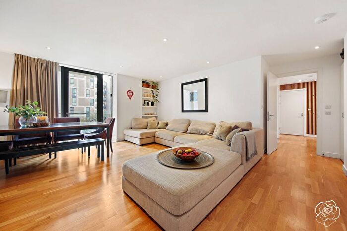 2 Bedroom Flat For Sale In Titian Heights, Scarlet Close, Stratord, E20