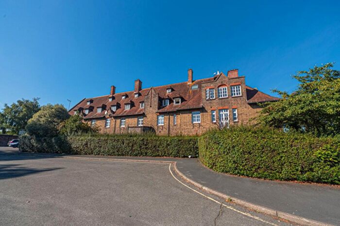 2 Bedroom Flat For Sale In Syresham Gardens, The Priory Syresham Gardens, RH16