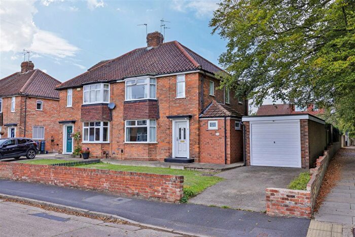 3 Bedroom Semi Detached House For Sale In Chelwood Walk, York, YO26