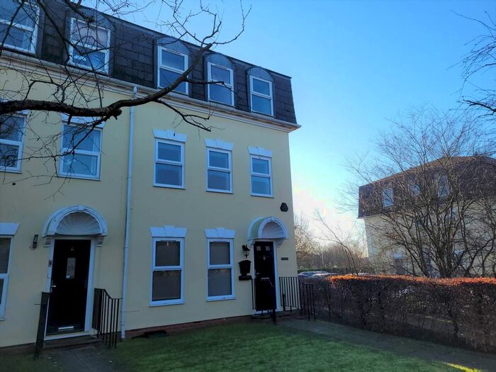 4 Bedroom Property To Rent In Pipit Walk, Aylesbury, HP19