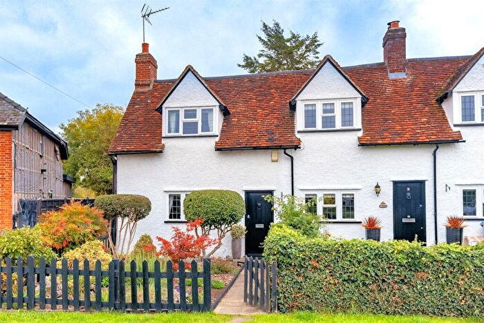 3 Bedroom End Of Terrace House For Sale In Duck Lane, Thornwood Common, CM16