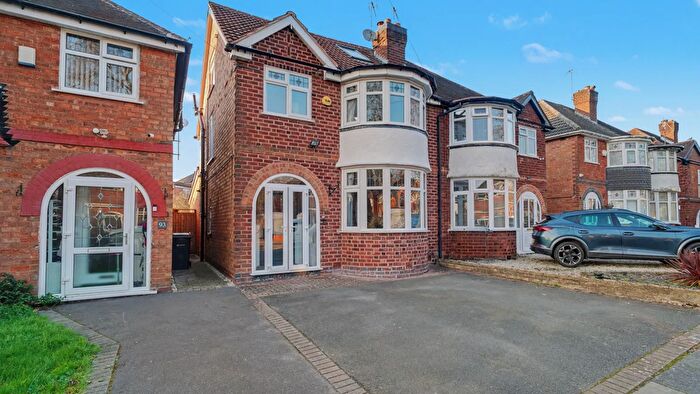 3 Bedroom Semi Detached House For Sale In Stonor Road, Birmingham, B28