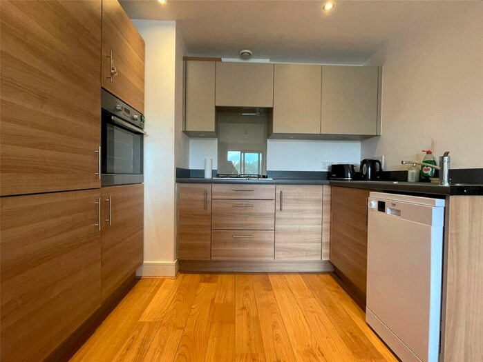 1 Bedroom Flat For Sale In Queensmead, Farnborough, Hampshire, GU14