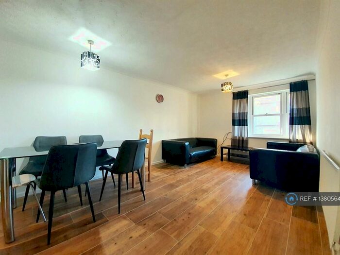 2 Bedroom Flat To Rent In Buckingham House, Milton Keynes, MK9