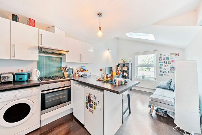 2 Bedroom Flat To Rent In Avondale Road, London, N15