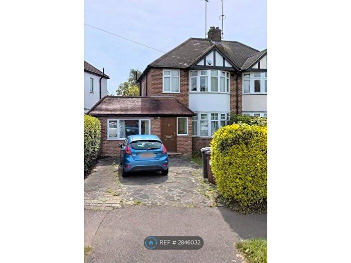 5 Bedroom Semi-Detached House To Rent In Cambridge Drive, Potters Bar, EN6