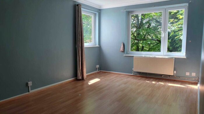 2 Bedroom Flat To Rent In Richmond Court, Richmond Hill, Luton, LU2