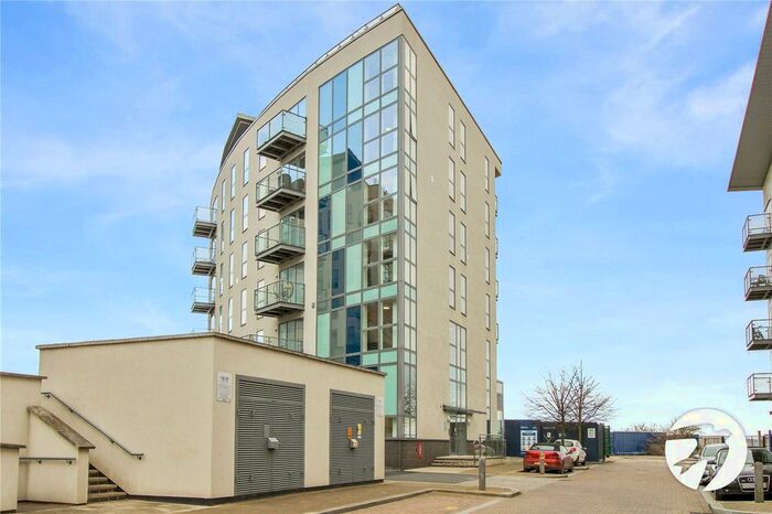 2 Bedroom Flat To Rent In Oarsman House, Wainwright Avenue, Greenhithe, Kent, DA9