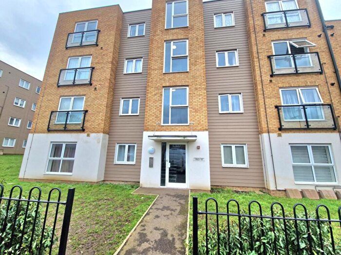 2 Bedroom Flat To Rent In Fedora Court, Luton, LU4