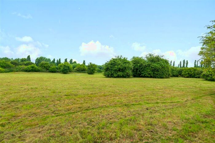 2 Bedroom Bungalow For Sale In Parkway, Woburn Sands, Milton Keynes, Buckinghamshire, MK17