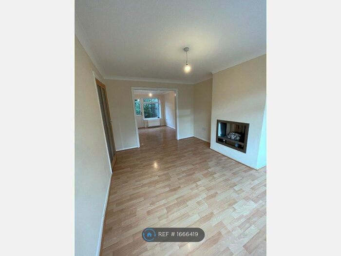 3 Bedroom Semi-Detached House To Rent In Ladbrooke Crescent, Nottingham, NG6